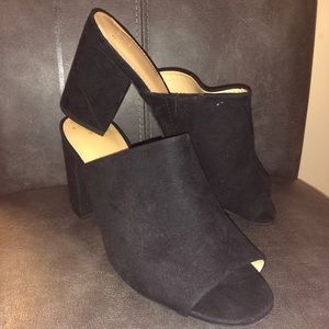 Sz 6 “a new day” black suede mules